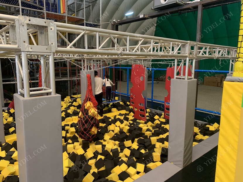 大（dà）型蹦床公園拓展區域展示