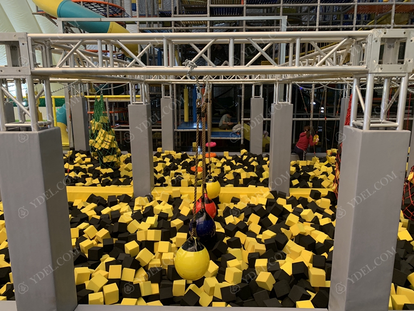 大型蹦床公園（yuán）拓展區域展示