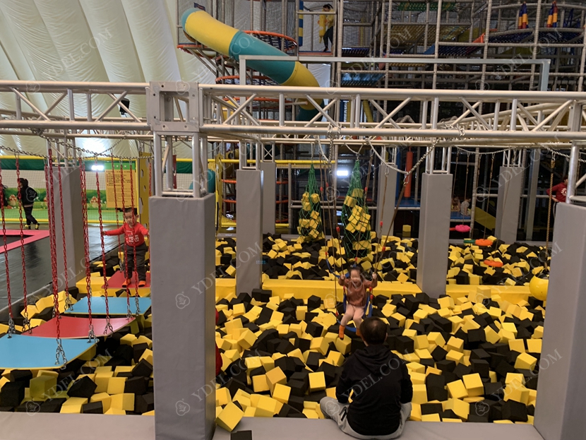 大型蹦床公園兒童遊玩效果