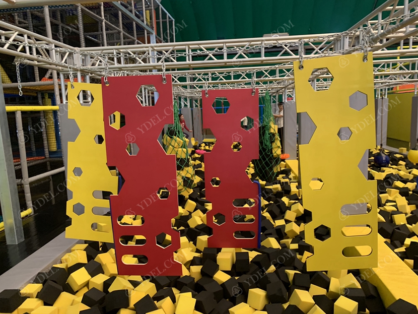 大型蹦床公園案例障礙區域展示