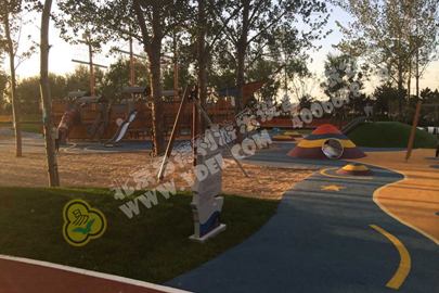 兒童遊樂園戶（hù）外（wài）非標定（dìng）製遊樂設備三